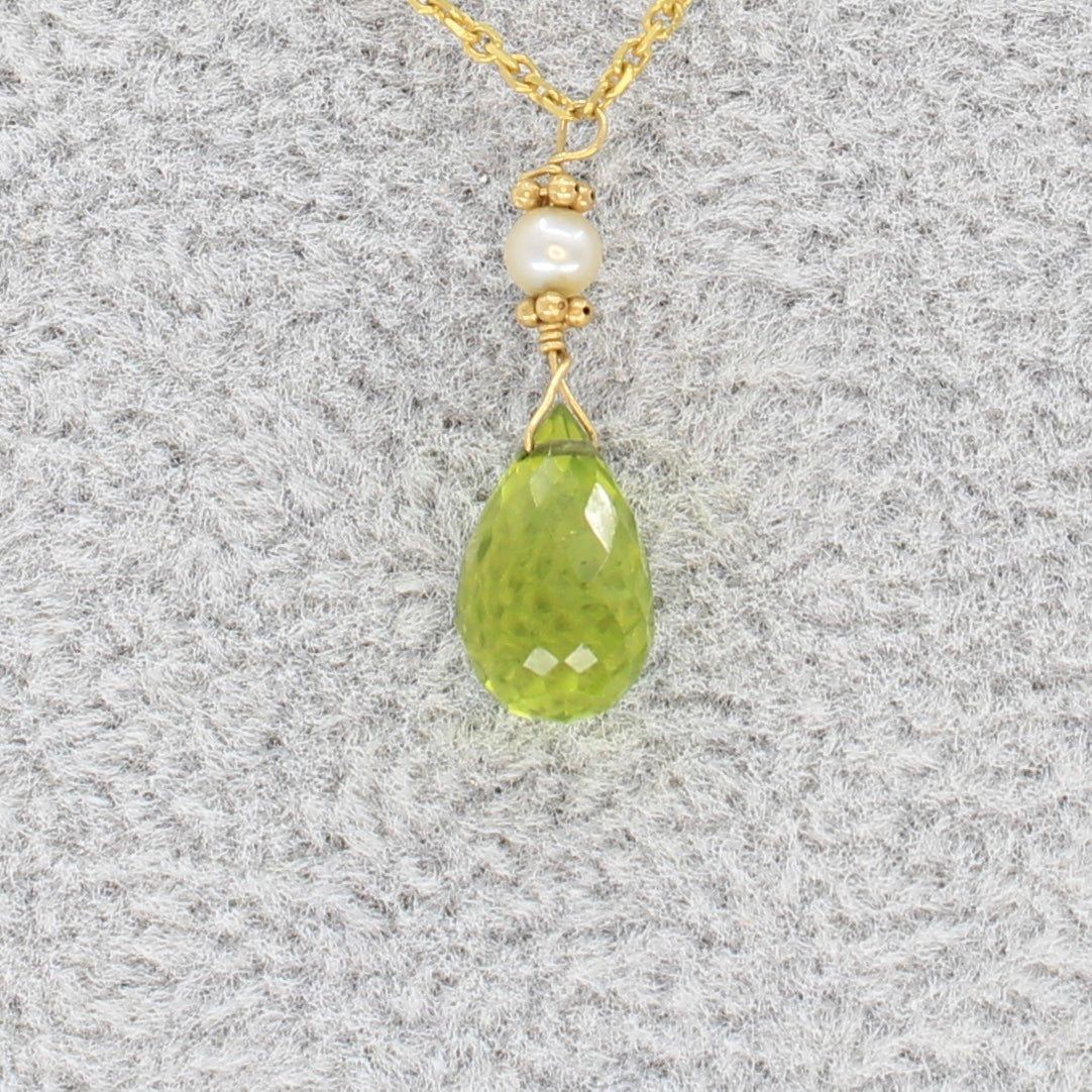 Peridot and pearl gold necklace