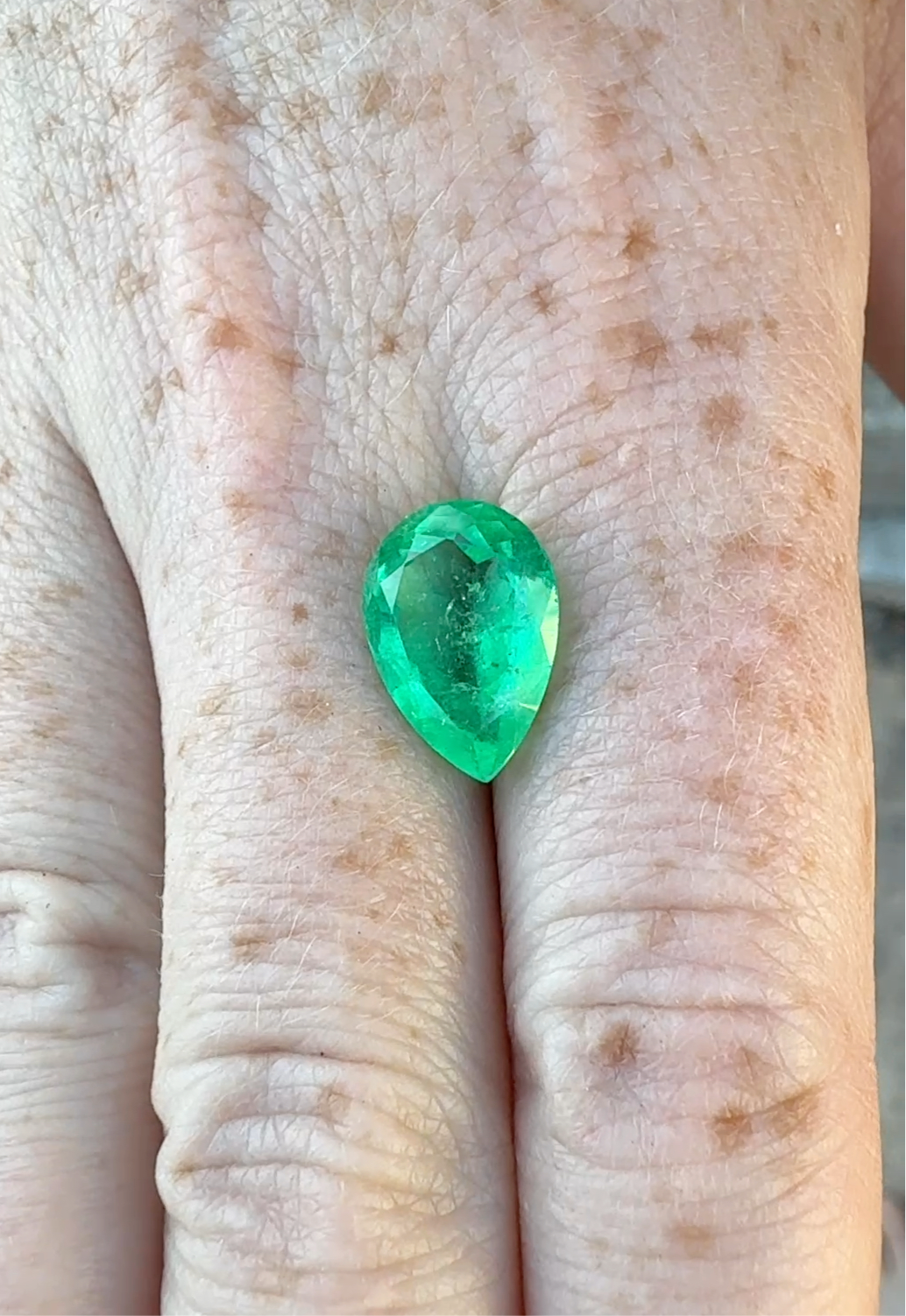 Columbian emerald GIA pear green F2 moderate oil