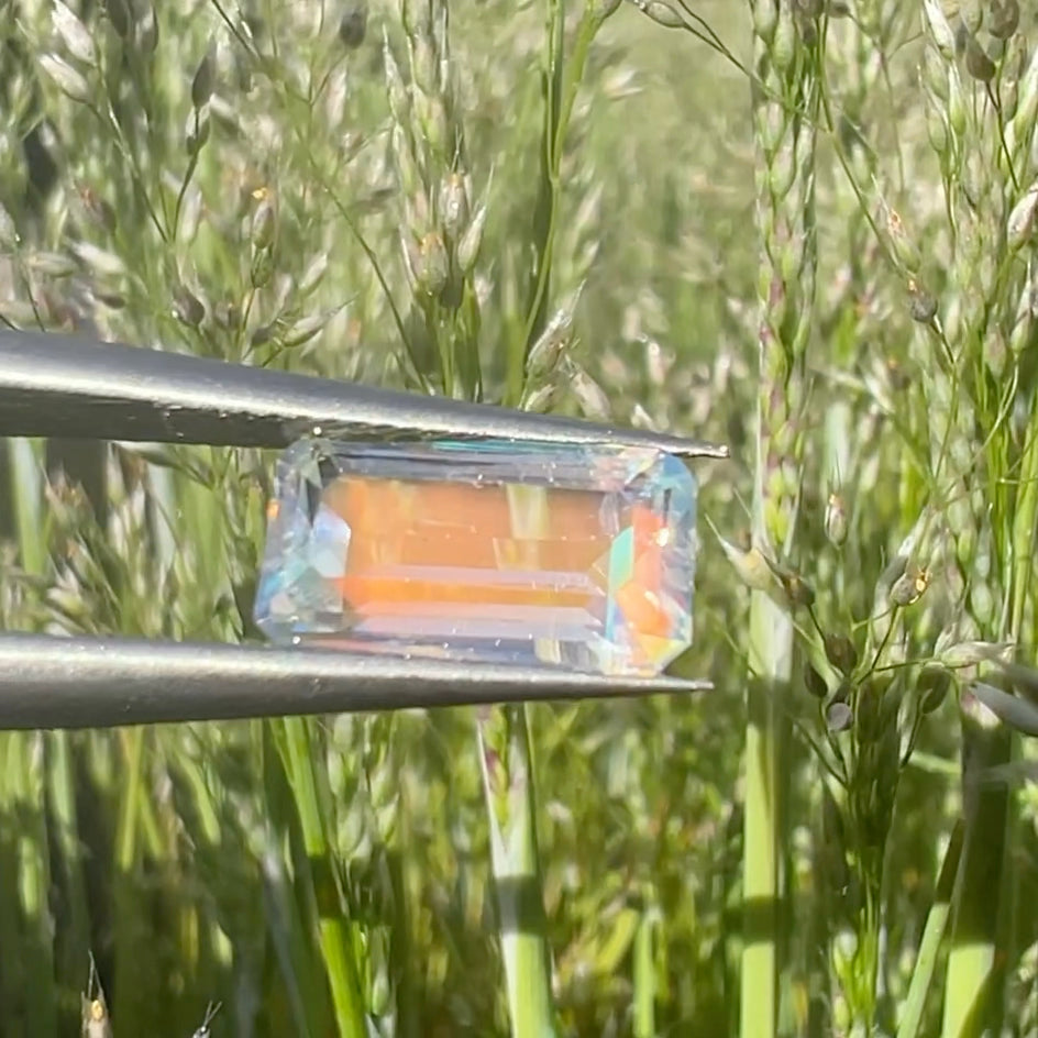 Piedra lunar arcoíris natural certificada