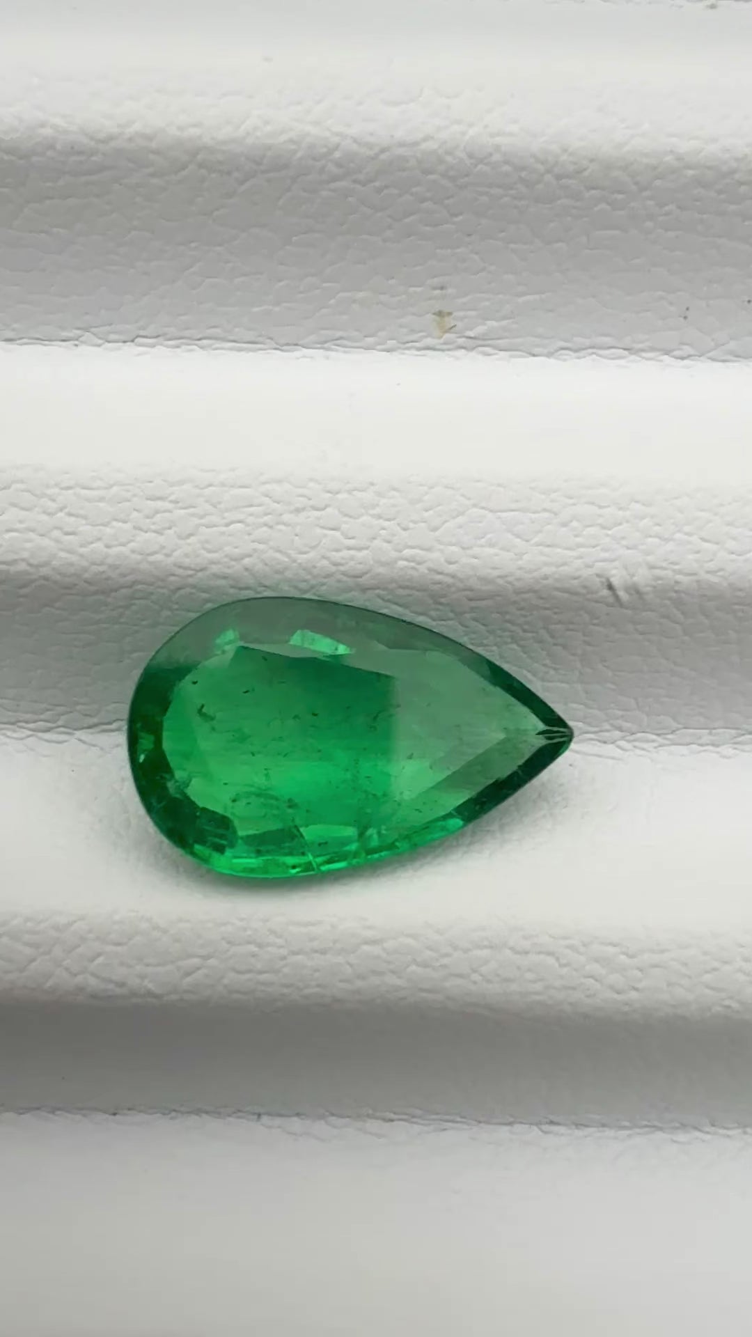 2.75 carat pear shaped emerald zambia agl certified