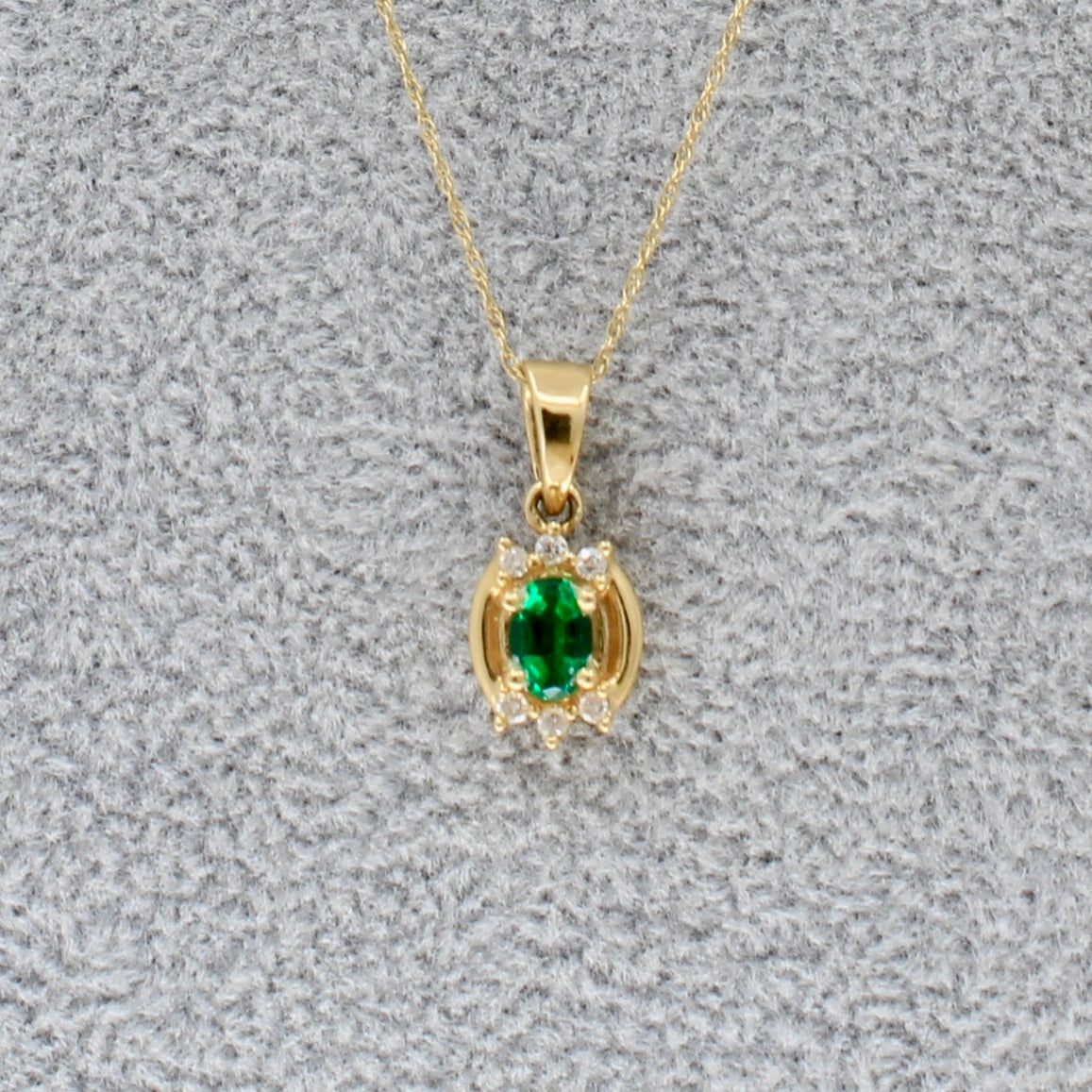 Emerald and Yellow Gold Pendant