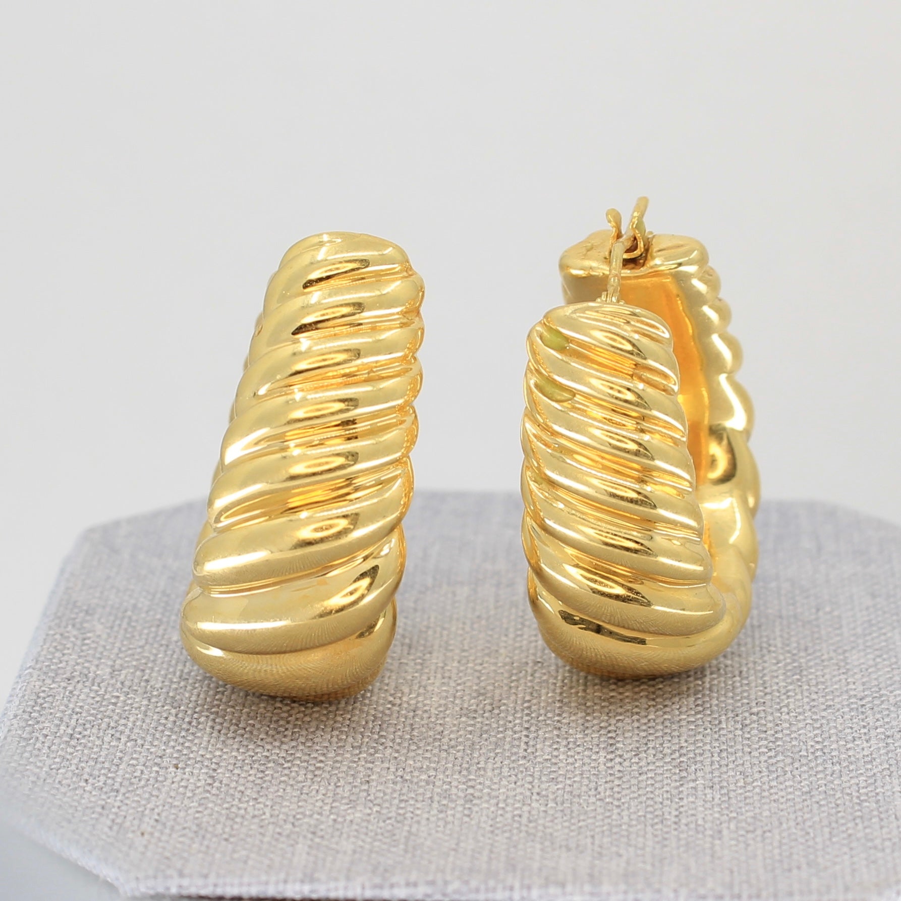 Croissant Puffed Hoop Earrings - 14K Yellow Gold