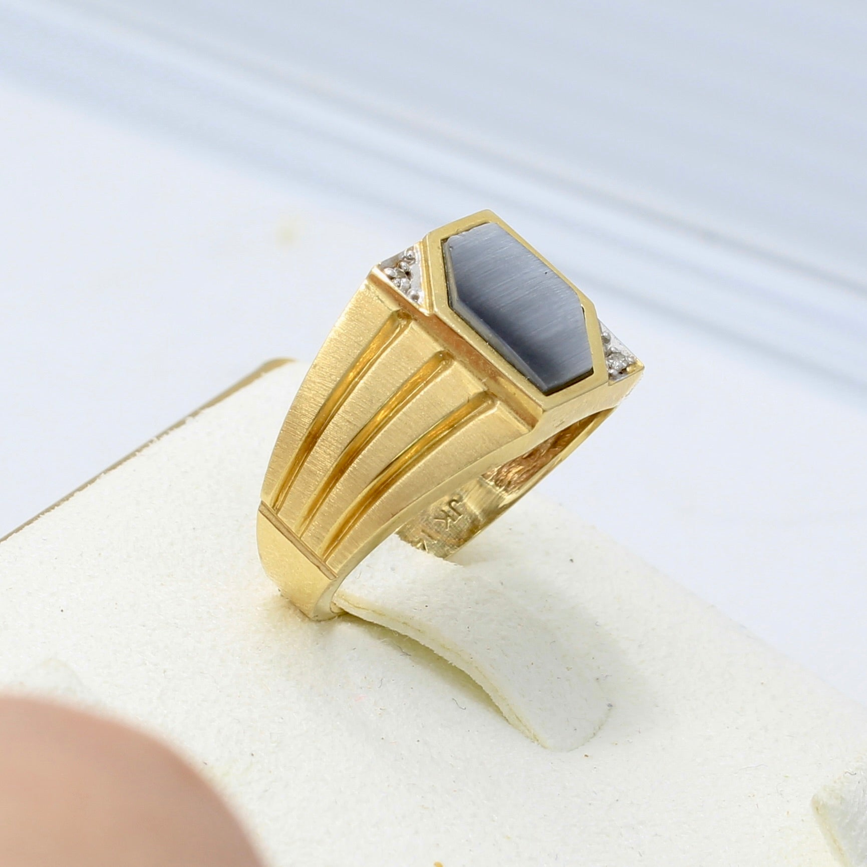 Vintage Cat's Eye Gold Ring - 14K Yellow Gold