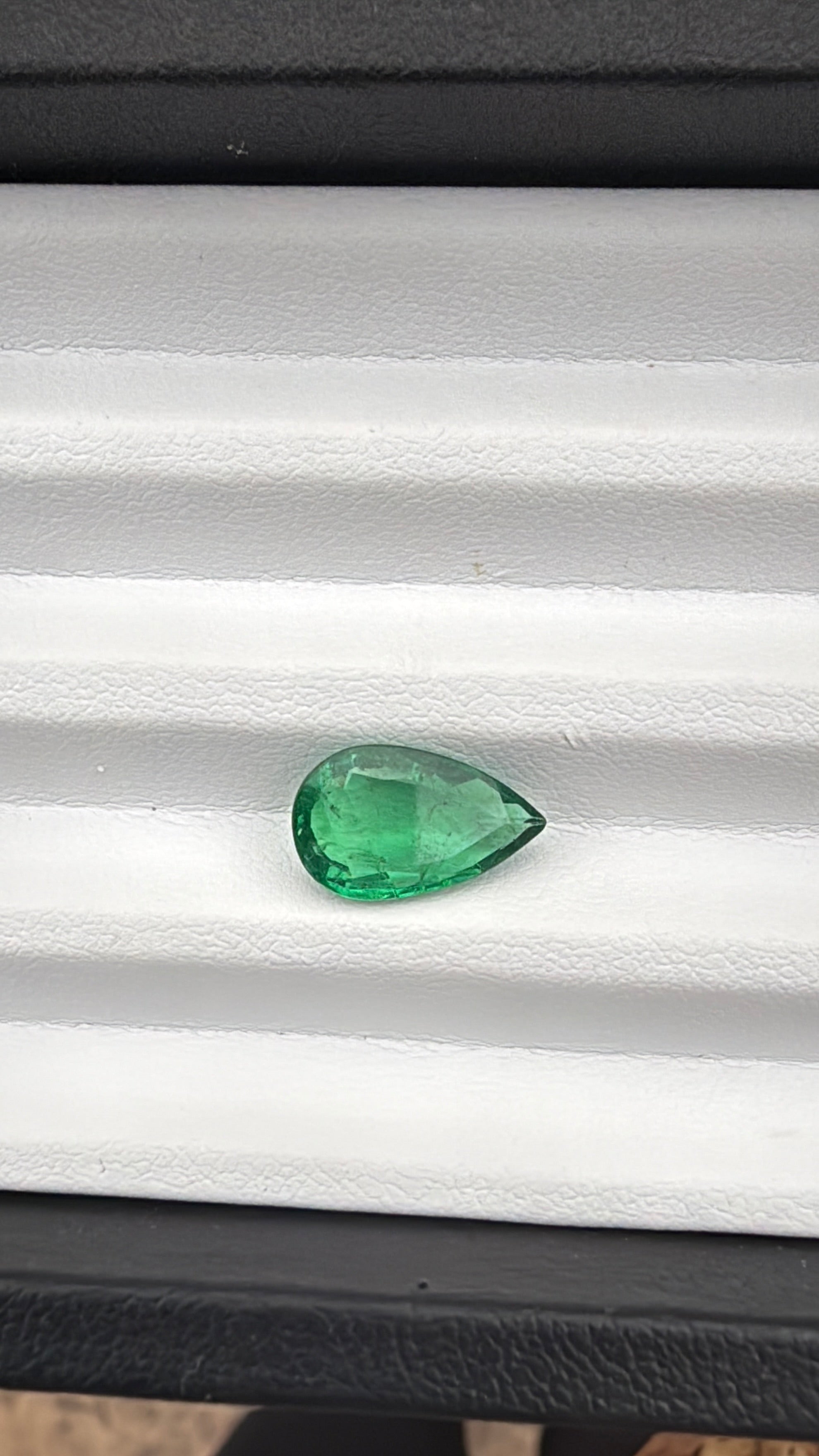 2.75 carat pear shaped emerald zambia agl certified 