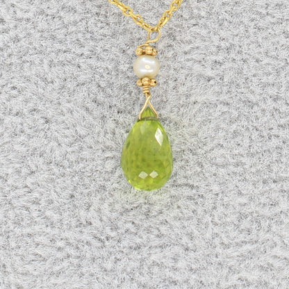 Peridot and pearl gold necklace 