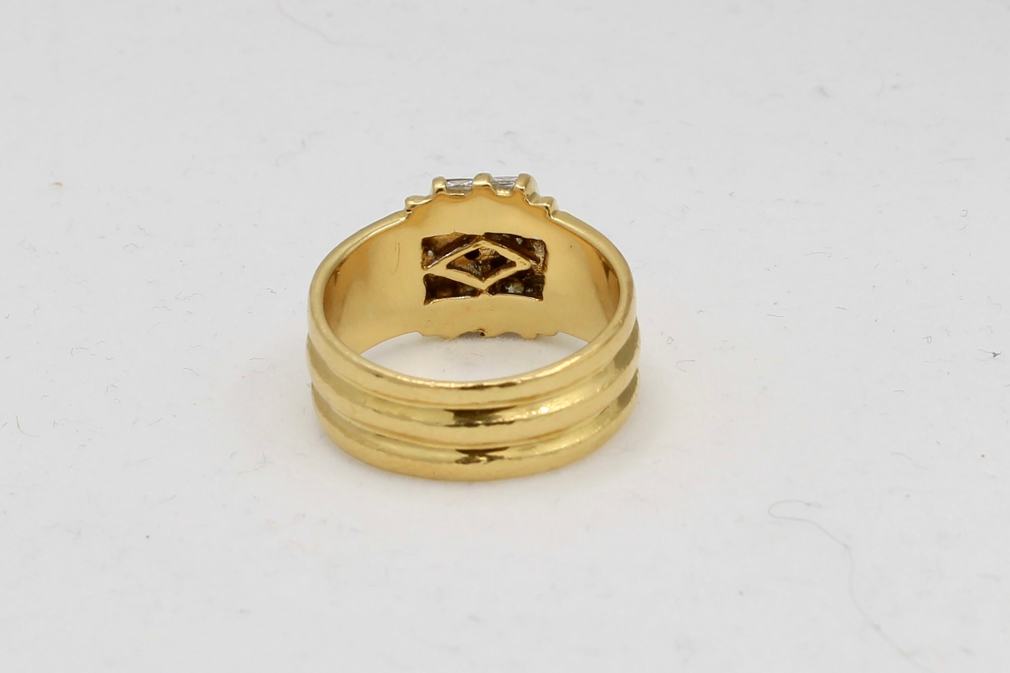 Vintage Diamond and Gold Ring - 18K