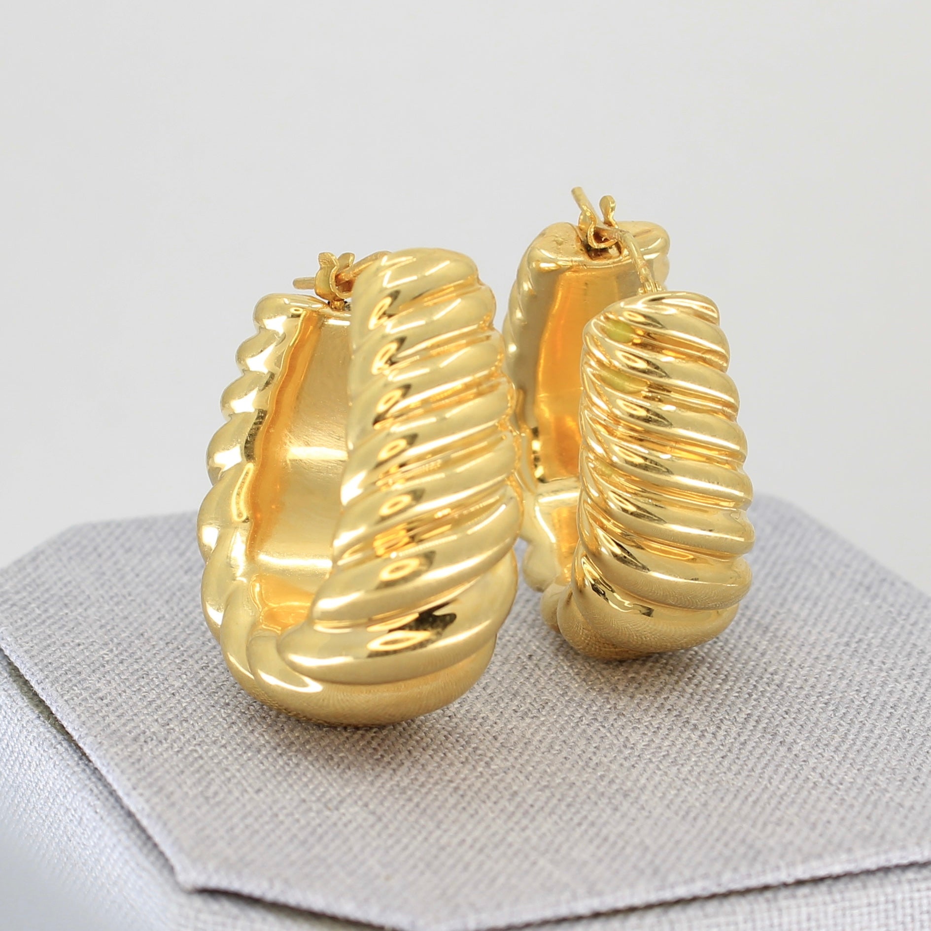 Croissant Puffed Hoop Earrings - 14K Yellow Gold