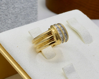 Vintage Diamond and Gold Ring - 18K Yellow Gold