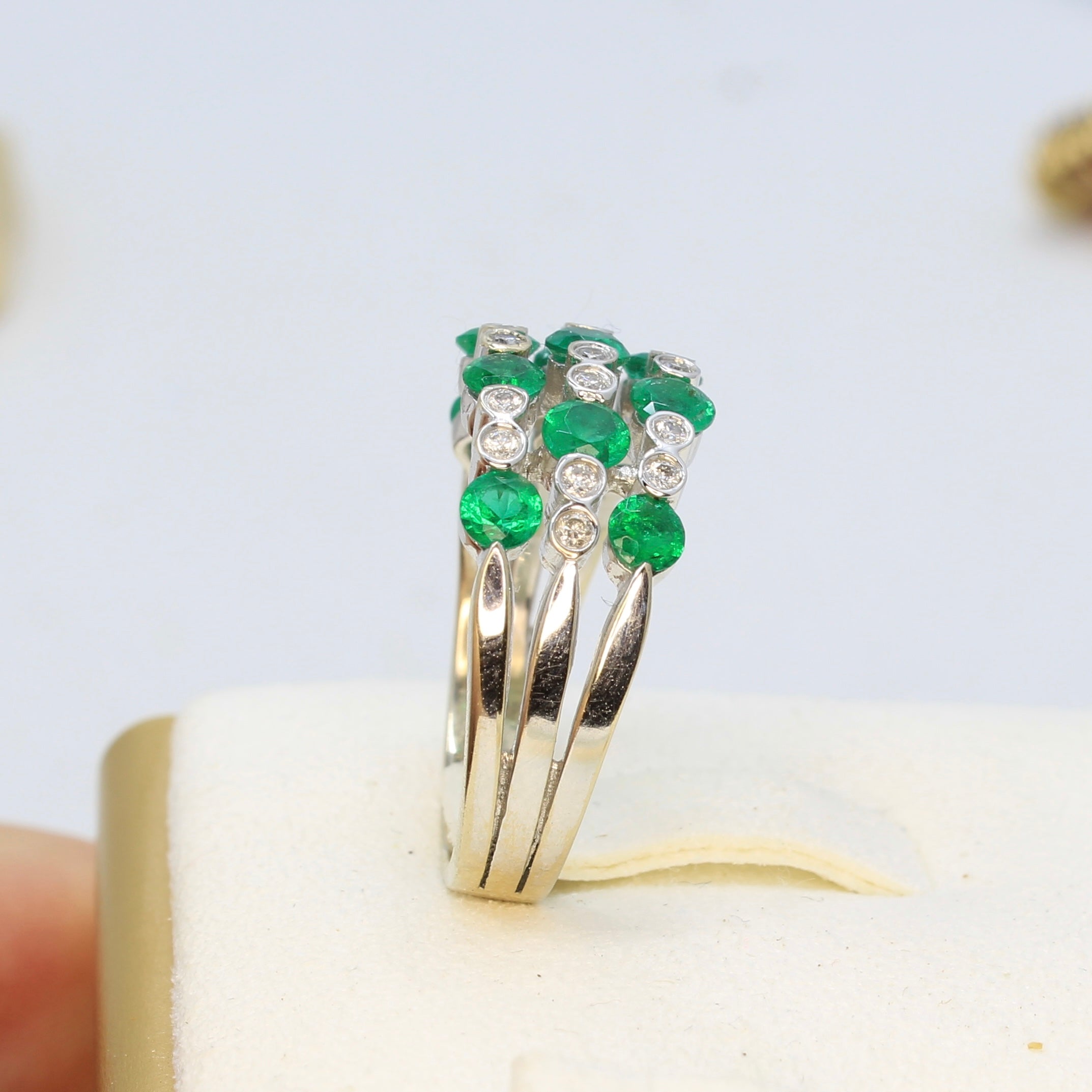 emerald and diamond 18k white gold ring round side view