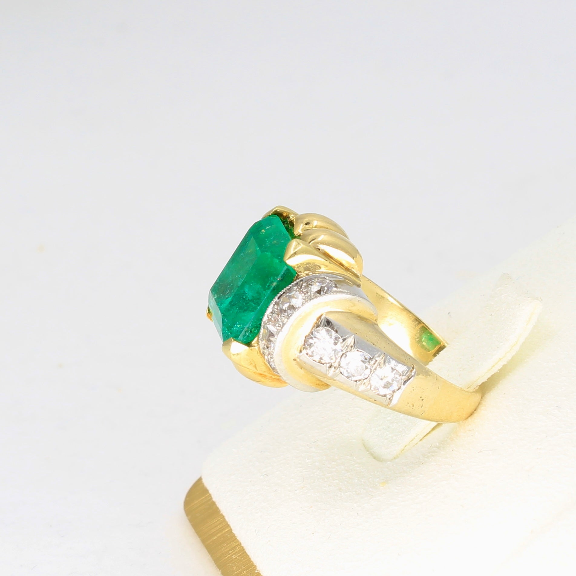 Stunning 5.77 Carat Columbian Emerald 18K Gold and Platinum Ring - AGL Prestige Report