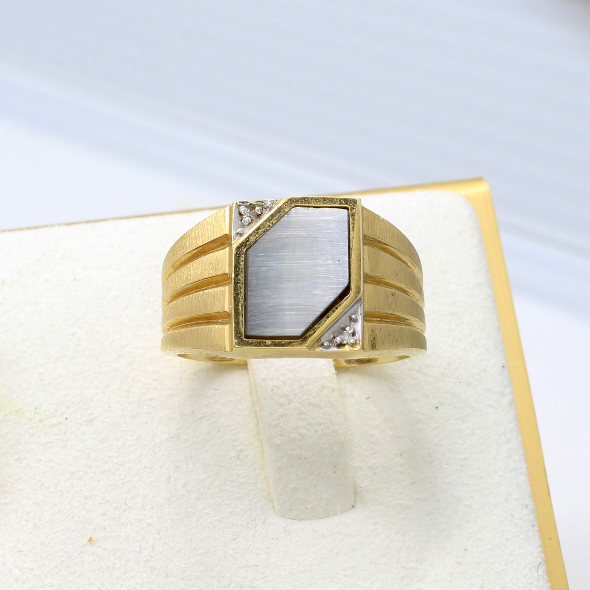 Vintage Cat's Eye Gold Ring - 14K Yellow Gold