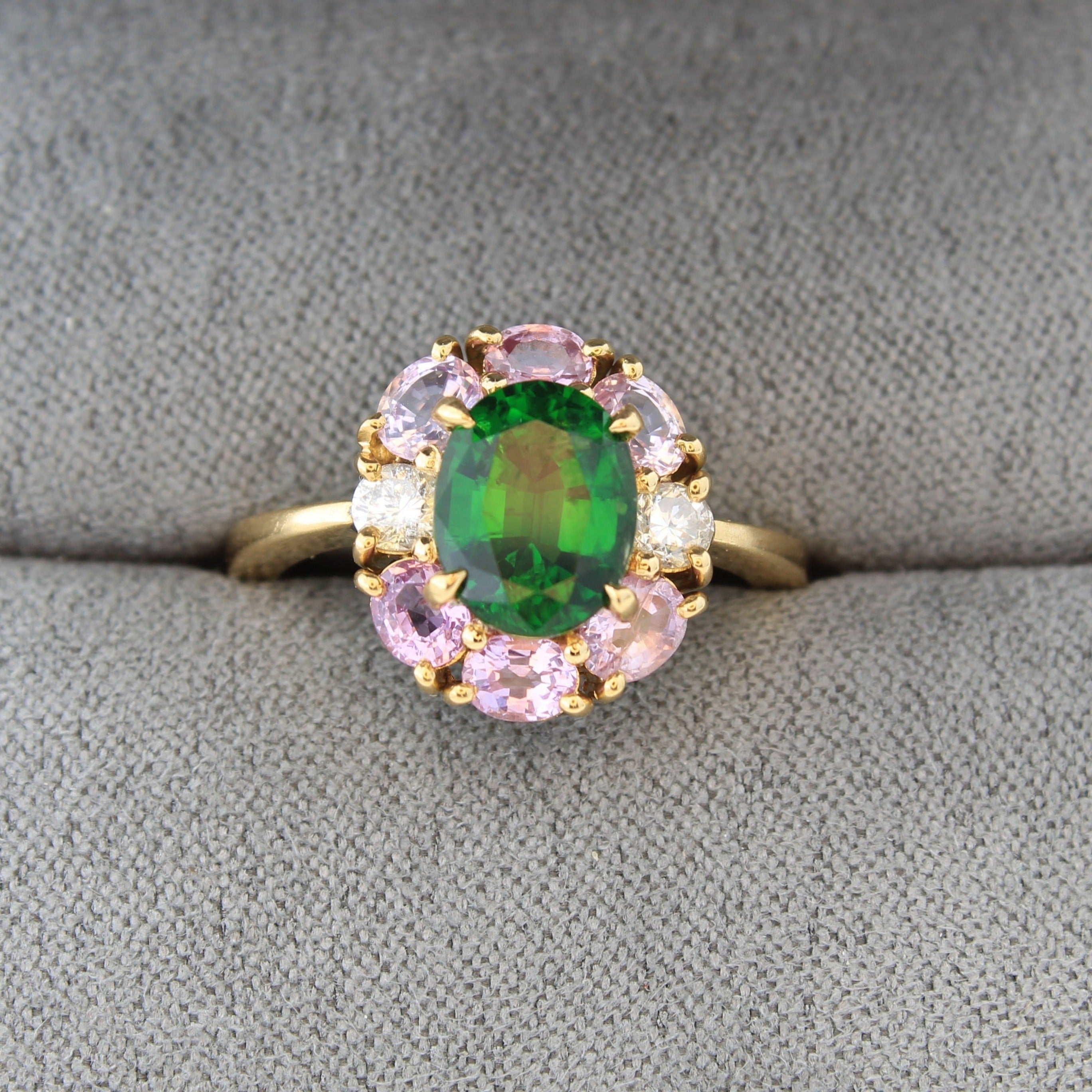 Estate Chrome Tourmaline Ring made of 18k yellow gold.