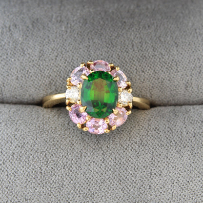 Estate Chrome Tourmaline Ring made of 18k yellow gold.