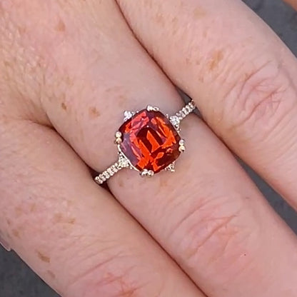 Video of the orange spessartine garnet ring on finger.