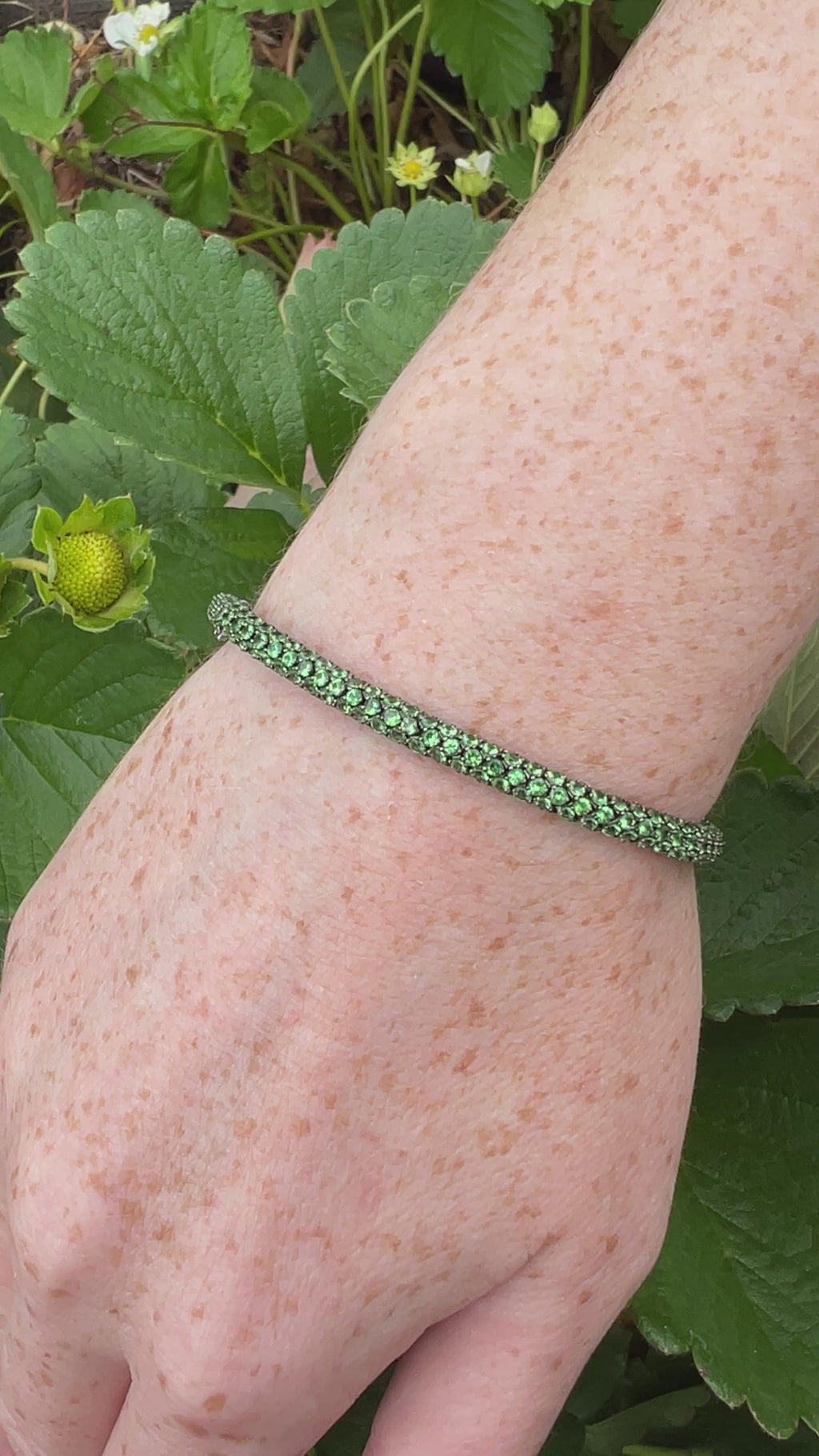 tsavorite bracelet in 18k blacked gold martin katz