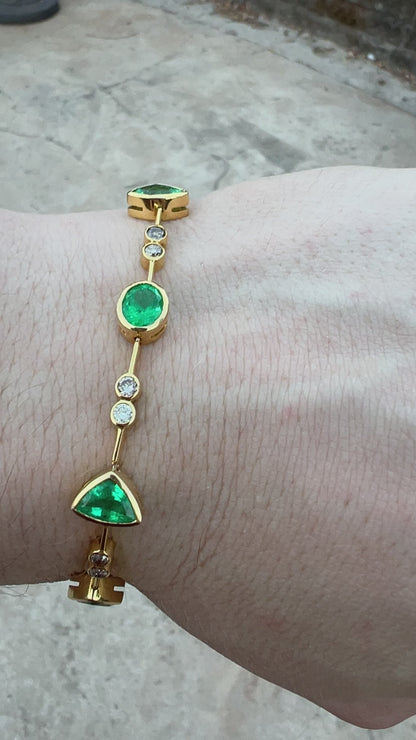 GIA columbian emerald bracelet yellow 18k gold video