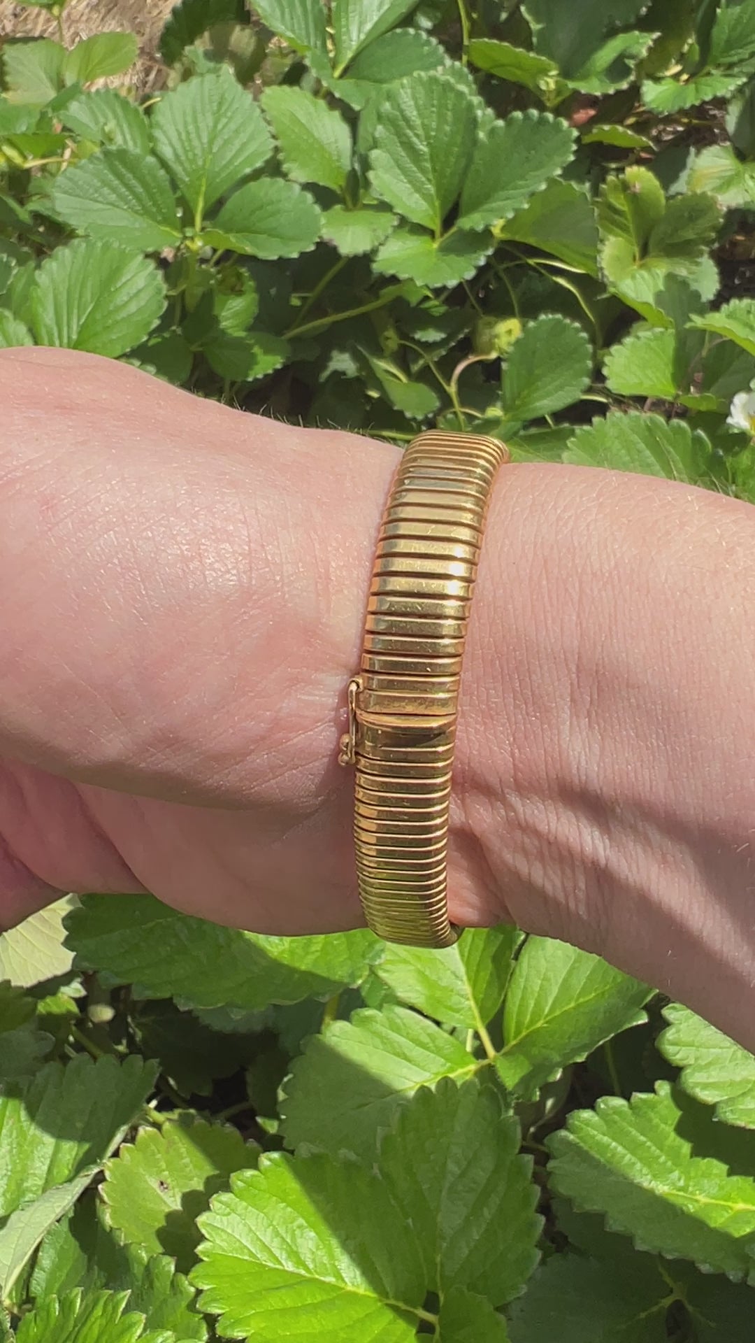 Vintage Tubogas bracelet made of 18K yellow gold on wrist video