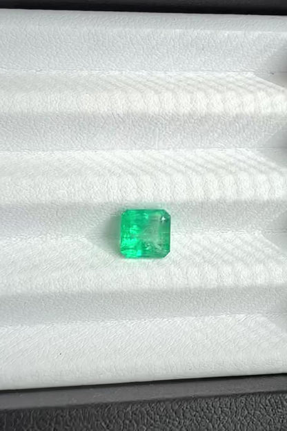 bright emerald asscher cut 1.5 carat green video